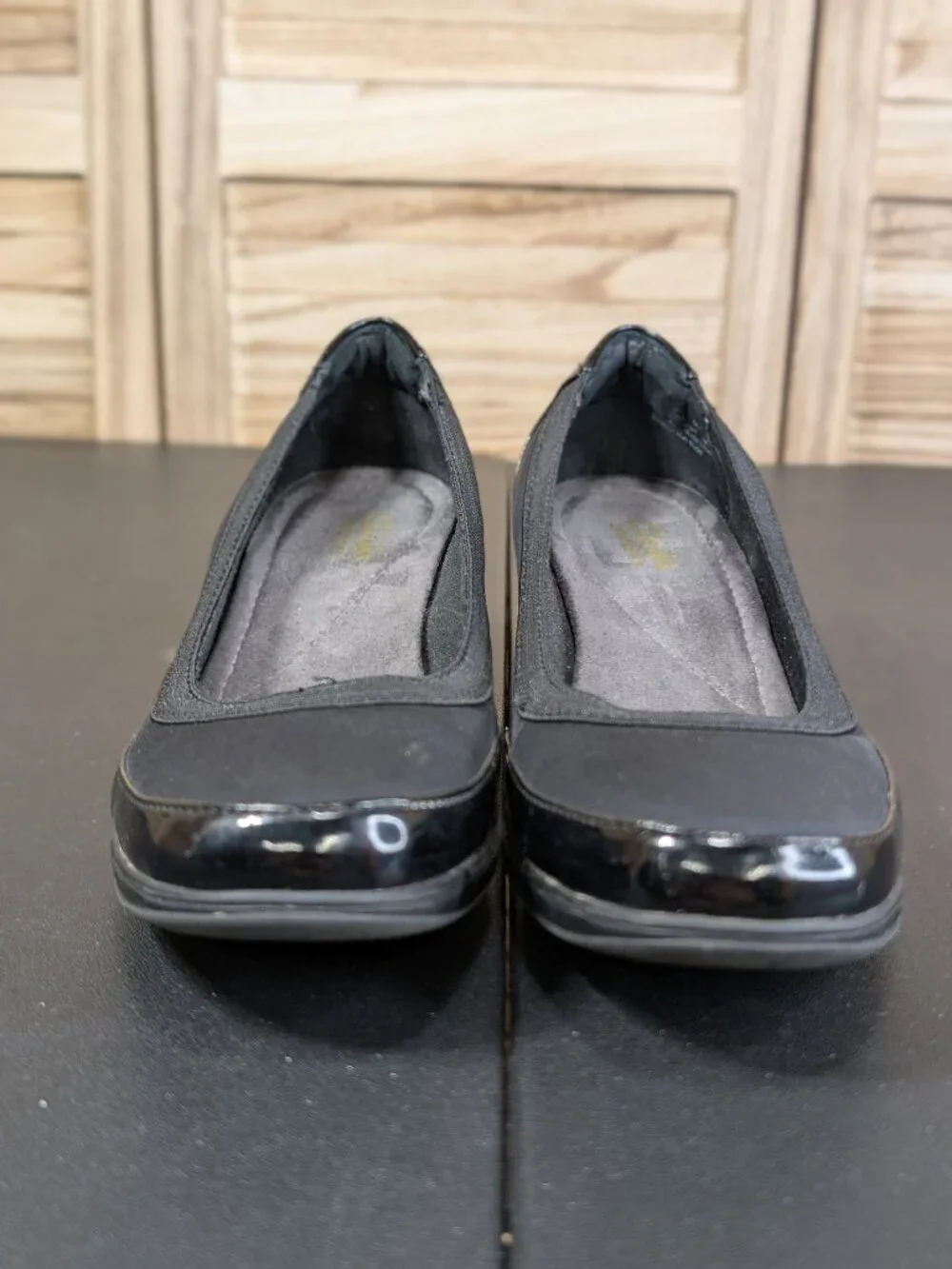 Clarks Bendables Black Wedge Pumps with Patent Trim Style 67116 Size 8M